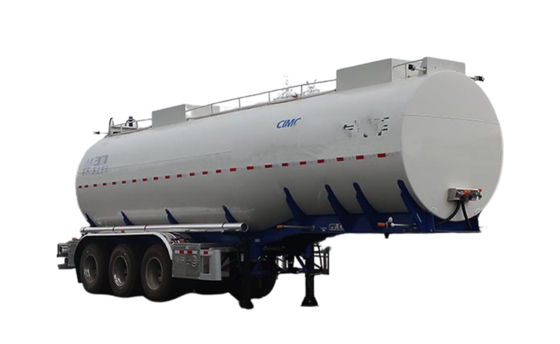 Sıvı yakıt ve tehlikeli malzemelerin güvenli ve verimli taşınması için yakıt tankörü yarı römork