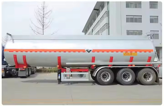 3 Eksel 13150*2500*4100mm Vakum yalıtımlı 26CBM 2 Basınç ölçerleri LNG Tank Yarım Rel