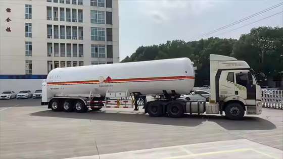 CIMC S30408 Q345R 3 Eksel Hava Süspansiyonu Yastıklar İniş Bacağı 50# çekiş iğnesi LNG Tanker Kamyonu