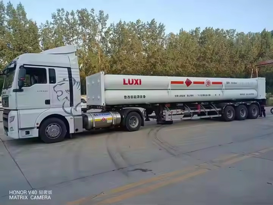 CIMC 3 Axles 5500L-8000L Benzin ve Dizel 4 Bölümlü Çelik Yakıt Hidrolik Tank Ayakkabısı