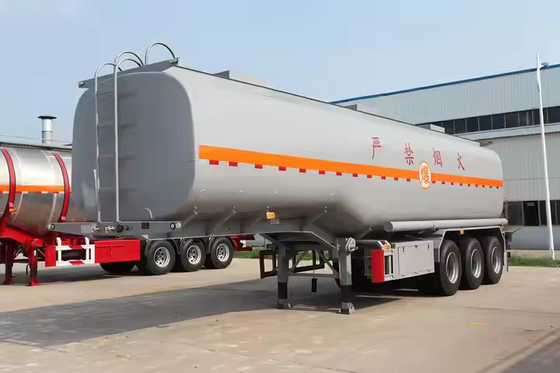 Petrol Yakıt Tankı Kamyonu Sinotruk Yakıt Tankı Kamyonu 8*4 35000litre Yakıt Tankı Kamyonu